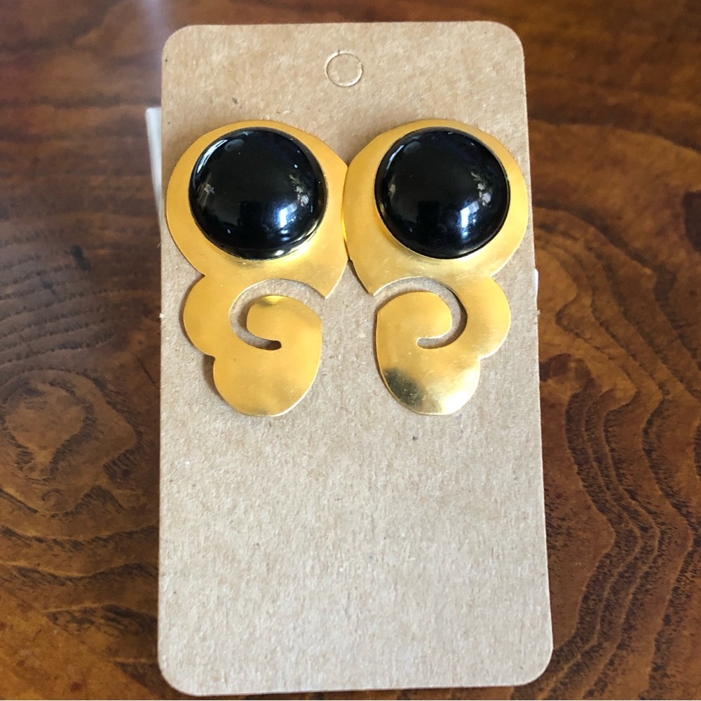 Vintage 80s matte gold tone large black cabochon pierced earrings